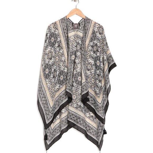 Vince Camuto Womens Black Medallion Print Tassel Trim Shawl Topper Wrap New - Picture 3 of 9